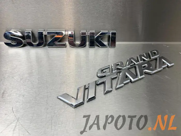 Emblem Suzuki Grand Vitara