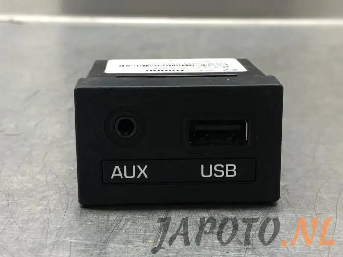 AUX / USB-Anschluss Hyundai I10