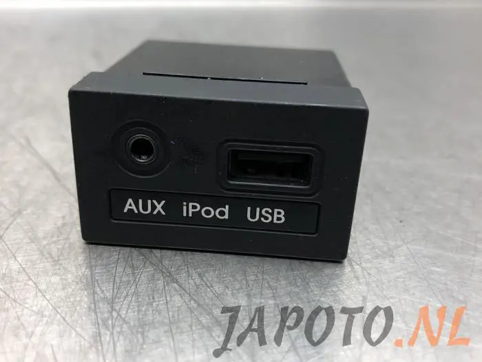 AUX / USB-Anschluss Kia Venga