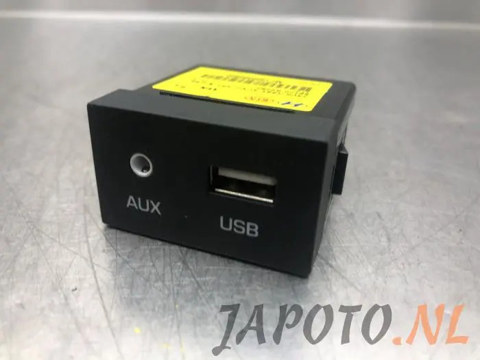 AUX / USB-Anschluss Hyundai I30 Fastback